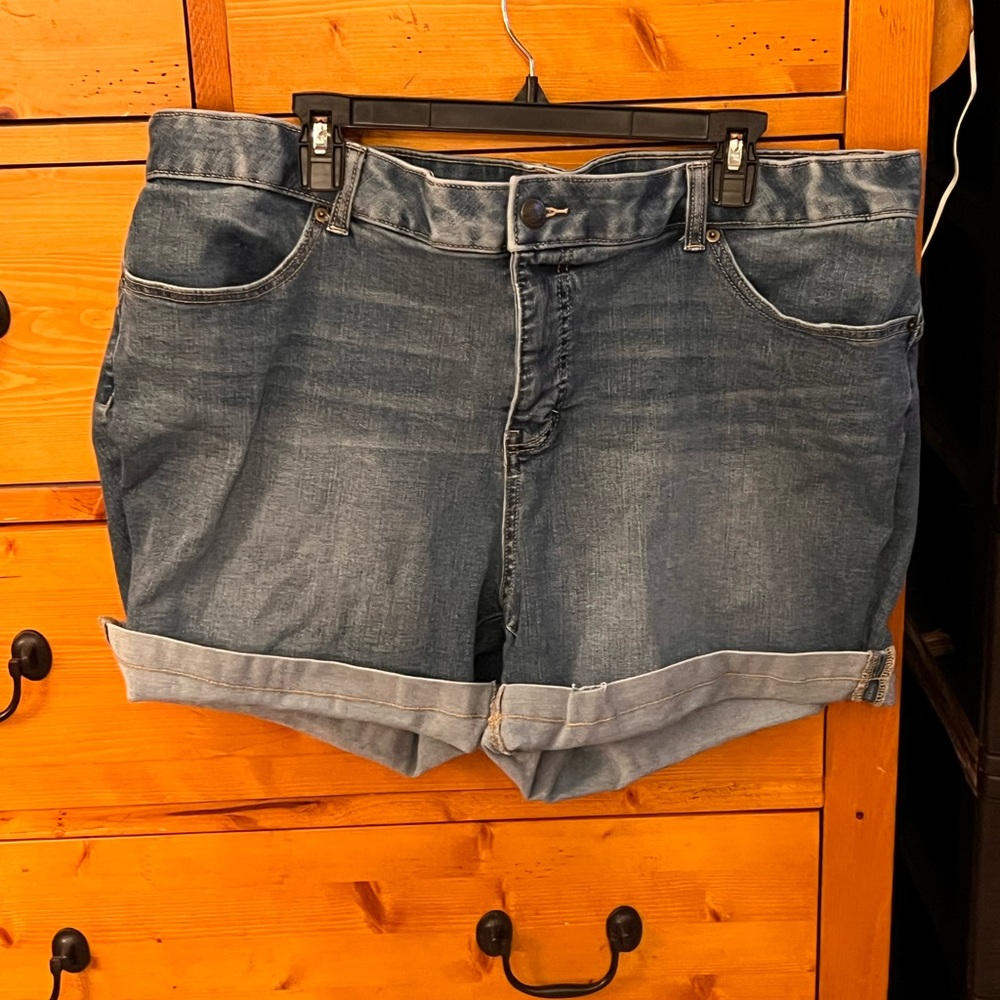 Terra & Sky Jean shorts Denim Combine clothes in my closet & make an offer!